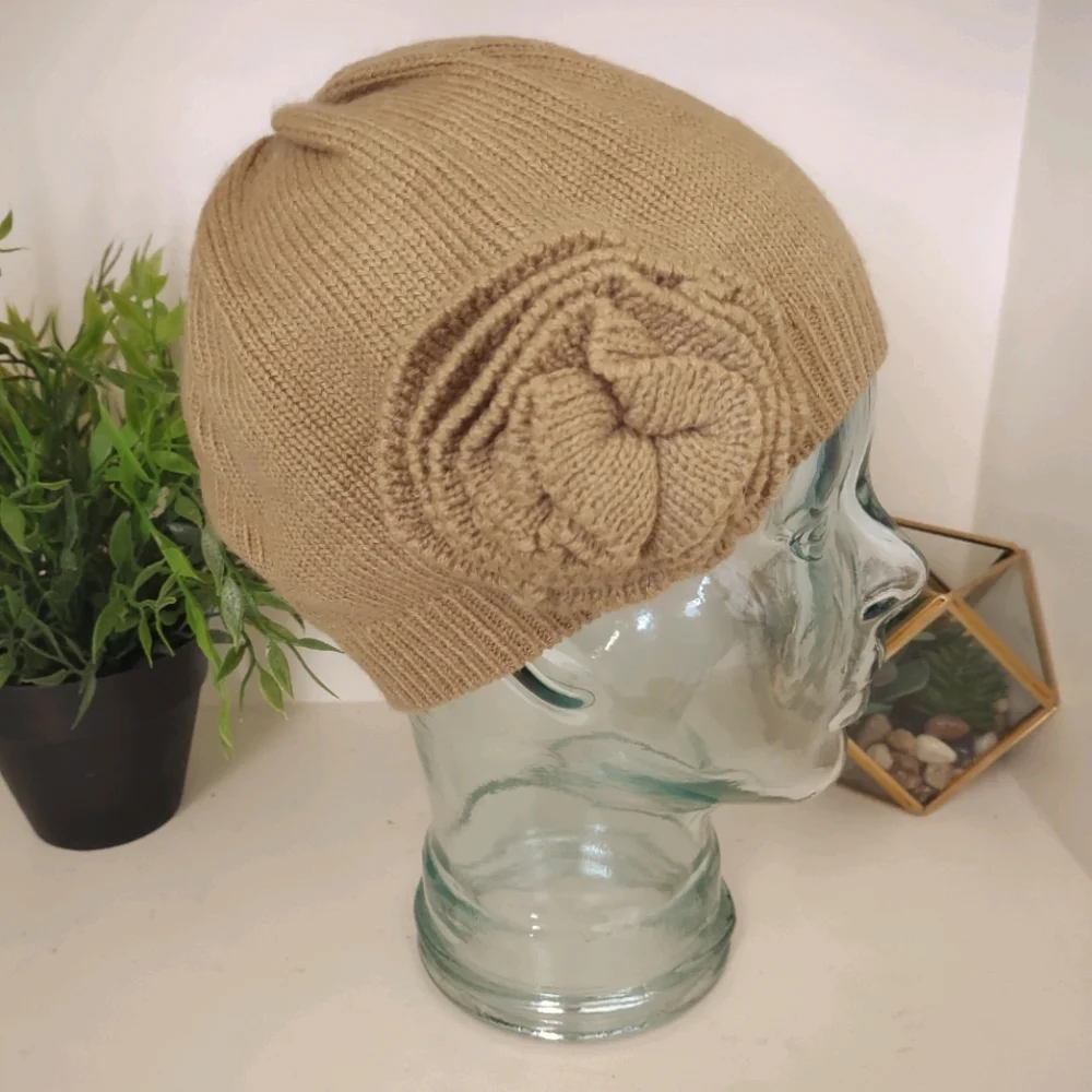 Hat Knit Rosette Tan